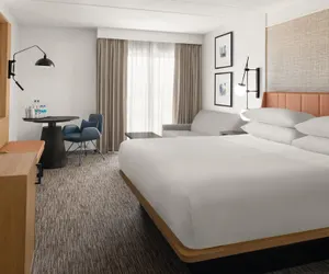 Photo 2 - Sheraton Milwaukee Brookfield Hotel