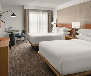 Photo 2 - Sheraton Milwaukee Brookfield Hotel