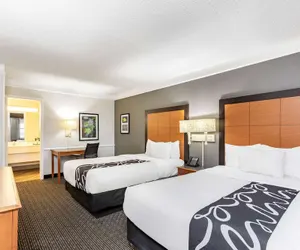 Photo 2 - Travelodge by Wyndham El Paso - Airport