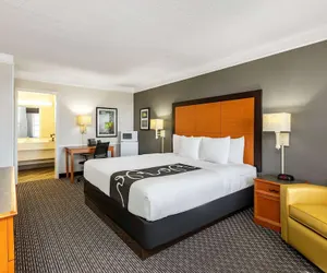 Photo 5 - Travelodge by Wyndham El Paso - Airport