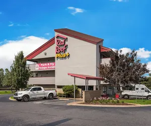 Photo 2 - Red Roof Inn PLUS+ Nashville Airport