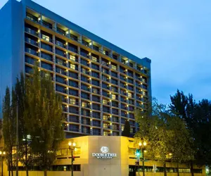 Photo 2 - DoubleTree by Hilton Hotel Portland