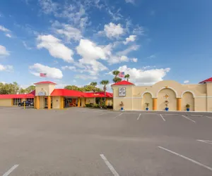 Photo 2 - Howard Johnson by Wyndham Lakeland