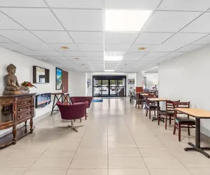 Photo 4 - Travelodge by Wyndham Winchester