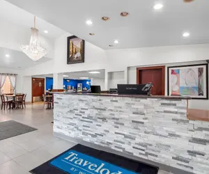 Photo 5 - Travelodge by Wyndham Winchester