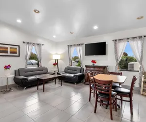 Photo 3 - Travelodge by Wyndham Winchester