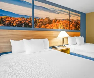 Photo 5 - Days Inn by Wyndham Renfro Valley Mount Vernon