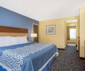 Photo 4 - Days Inn by Wyndham Raleigh-Airport-Research Triangle Park