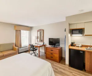 Photo 4 - Days Inn by Wyndham Raleigh-Airport-Research Triangle Park
