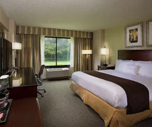 Photo 5 - DoubleTree by Hilton Charlotte Airport