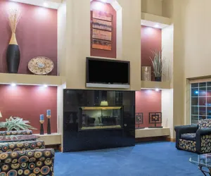 Photo 2 - Ramada by Wyndham Springfield North