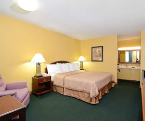 Photo 4 - Americas Best Value Inn Iola