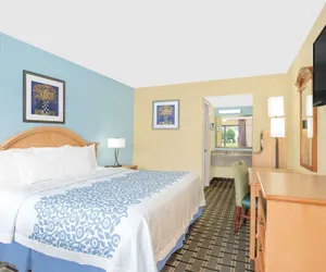 Photo 3 - Days Inn by Wyndham Ruther Glen Kings Dominion Area