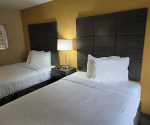 Photo 3 - Days Inn by Wyndham Charlotte Northlake