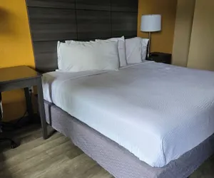 Photo 4 - Days Inn by Wyndham Charlotte Northlake
