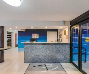 Photo 3 - The Blu Hotel Blue Ash Cincinnati, an Ascend Collection Hotel