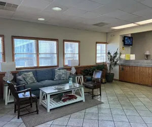 Photo 3 - Mariner Inn and Suites