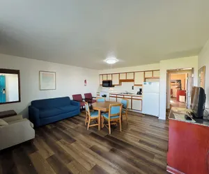 Photo 5 - Mariner Inn and Suites