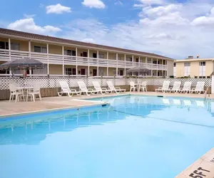 Photo 2 - Mariner Inn and Suites