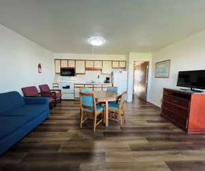 Photo 4 - Mariner Inn and Suites