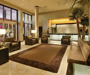 Photo 3 - Ramada Plaza by Wyndham West Hollywood Hotel & Suites