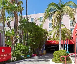 Photo 2 - Ramada Plaza by Wyndham West Hollywood Hotel & Suites