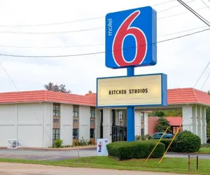Photo 2 - Motel 6 Palestine, TX