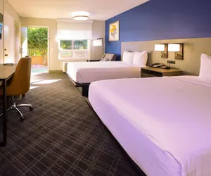 Photo 2 - Comfort Inn Encinitas Near Legoland