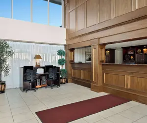 Photo 4 - SureStay Plus Hotel by Best Western Brandywine Valley