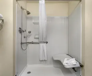 Photo 4 - Comfort Inn Troutdale - Portland East