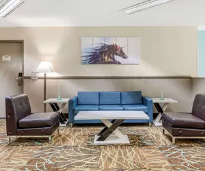 Photo 5 - Quality Suites Kansas City International Airport