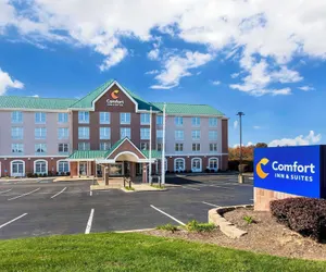 Photo 2 - Comfort Inn & Suites Cuyahoga Falls - Akron