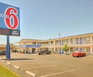 Photo 2 - Motel 6 Fresno, CA - Blackstone North