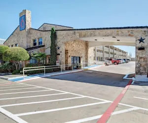 Photo 2 - Motel 6 Dallas, TX - Forest Lane