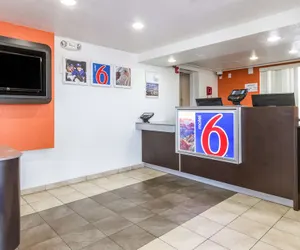 Photo 4 - Motel 6 Tempe, AZ – Phoenix Airport – Priest Dr