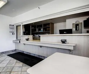 Photo 3 - Super 8 by Wyndham Woods Cross/Salt Lake City North