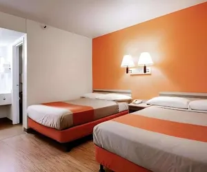 Photo 4 - Super 8 by Wyndham Woods Cross/Salt Lake City North