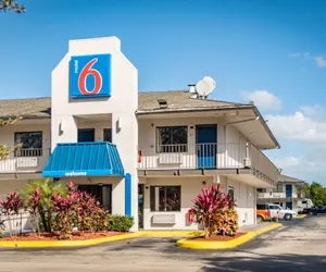 Photo 2 - Motel 6 Ft. Pierce, FL, Fort Pierce