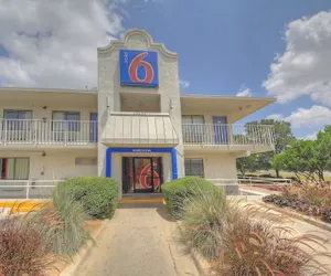 Photo 2 - Motel 6 San Antonio, TX - Fiesta