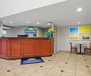 Photo 4 - Days Inn by Wyndham Utica