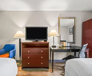 Photo 5 - Days Inn by Wyndham Utica