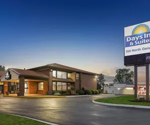 Photo 2 - Days Inn by Wyndham Utica