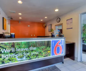 Photo 3 - Motel 6 Tigard, OR - Portland South - Lake Oswego