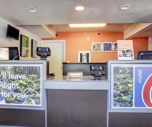 Photo 3 - Motel 6 Medford, OR