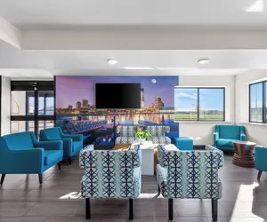 Photo 3 - Clarion Pointe Milwaukee Airport