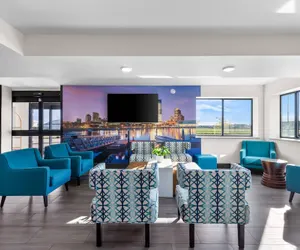 Photo 2 - Clarion Pointe Milwaukee Airport