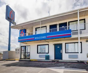 Photo 2 - Motel 6 Denton, TX - UNT