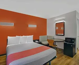 Photo 2 - Super 8 by Wyndham Santa Clara