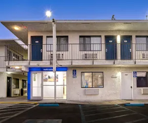 Photo 2 - Motel 6 Bakersfield, CA - South