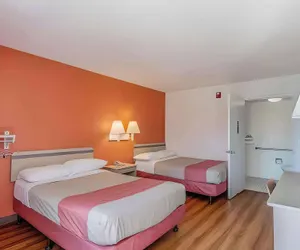 Photo 5 - Motel 6 Modesto CA